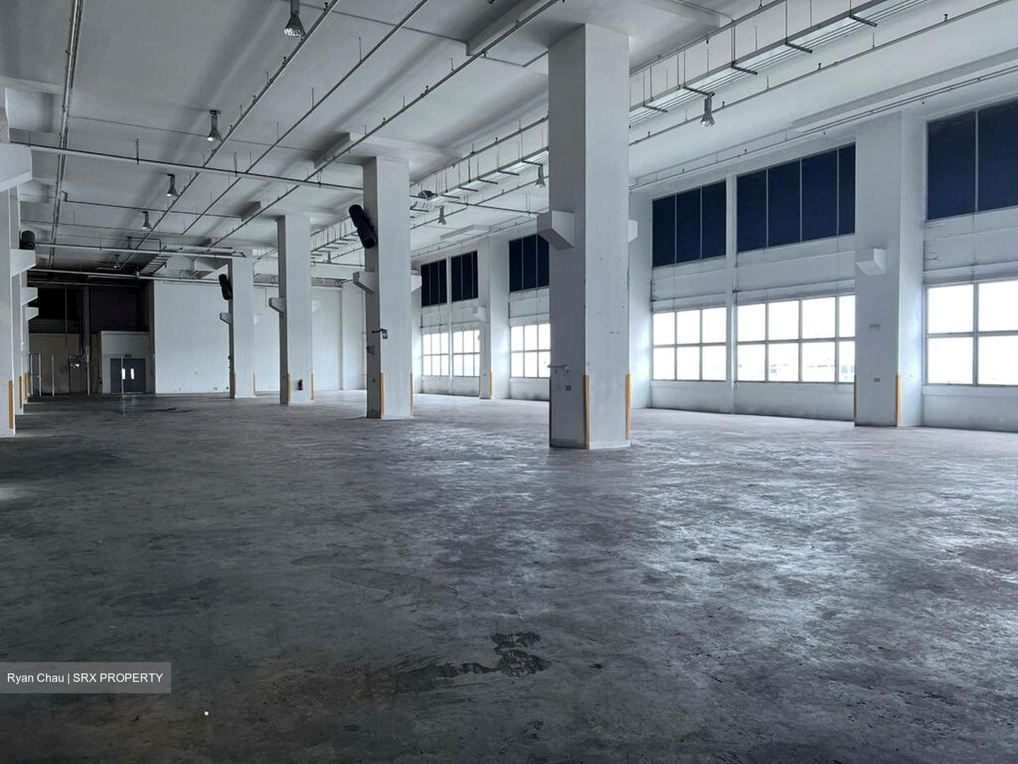 Tuas Avenue 10 (D22), Warehouse #586602351